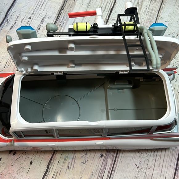 Ghostbusters Frozen Empire ECTO-1 Popcorn Bucket - Picture 8 of 12